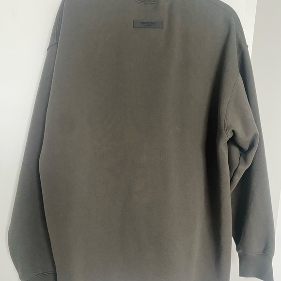 Fear of God Men’s Enssential Sweatshirt - Picture 6 of 9
